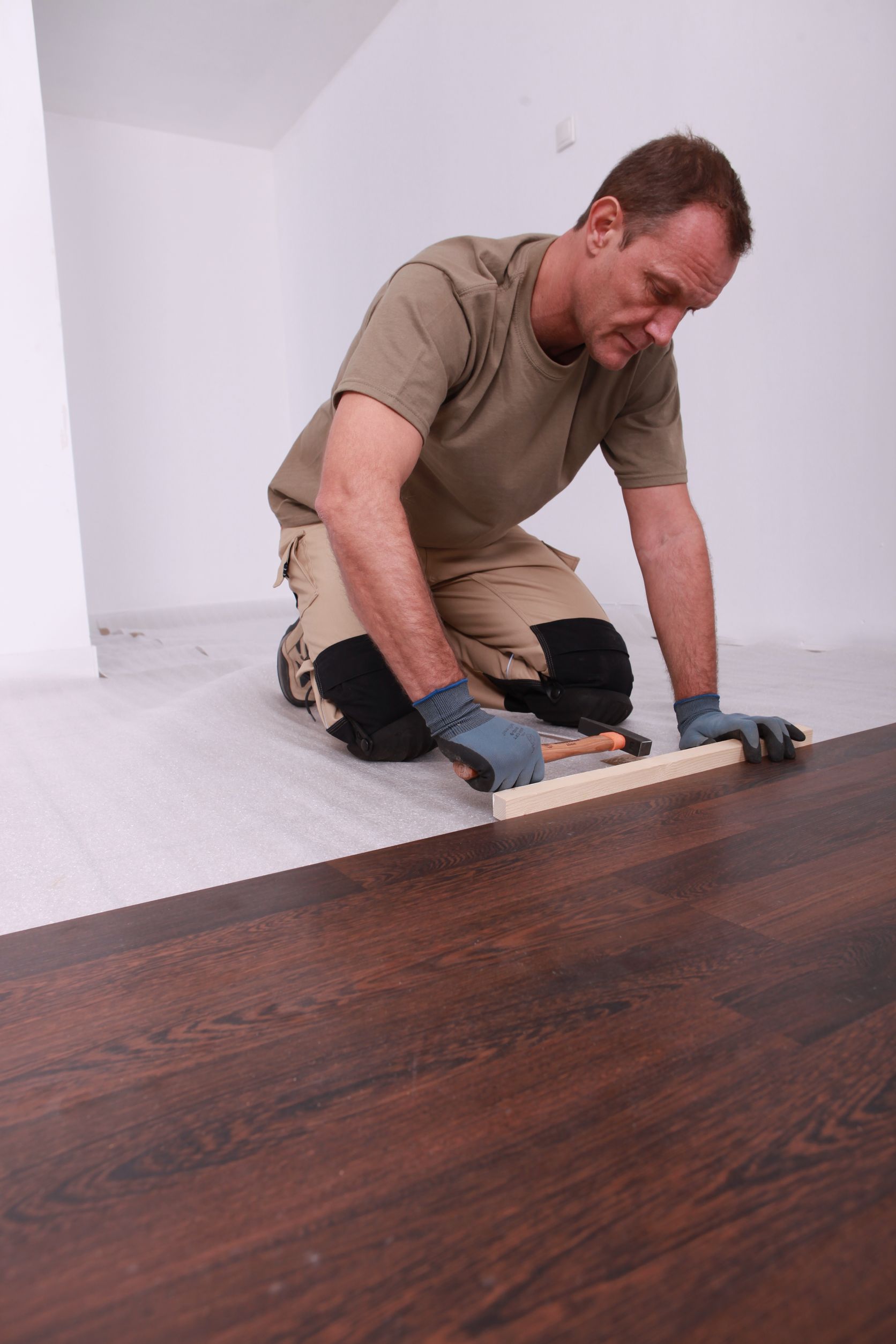 Tile vs Vinyl vs Laminate for DIY-Friendly Floors